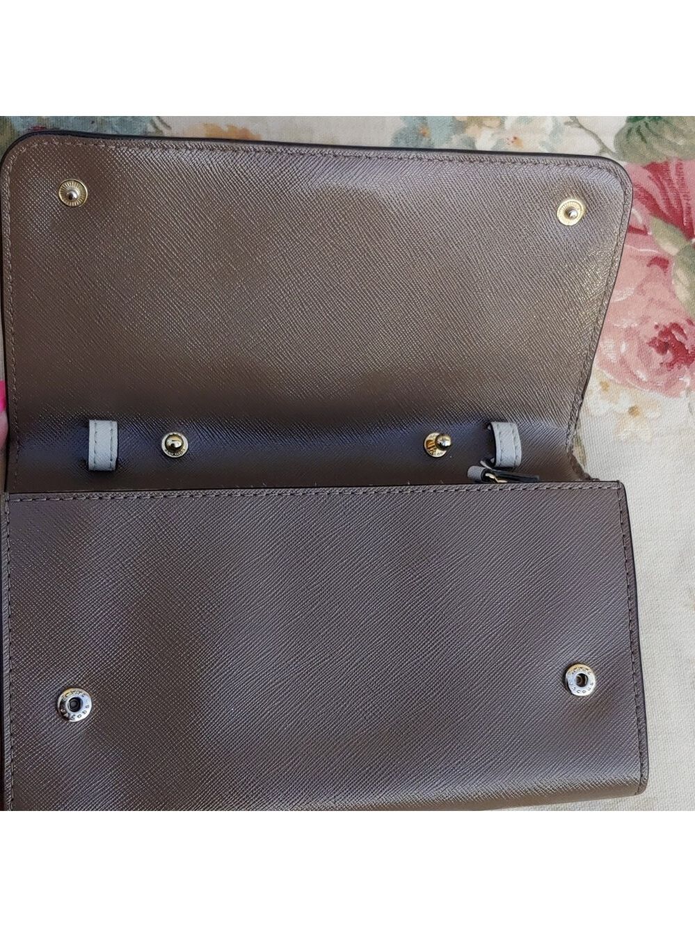 Marc Jacobs Tan and Brown Saffiano Leather Fold Clutch Wallet - Picture 4 of 17